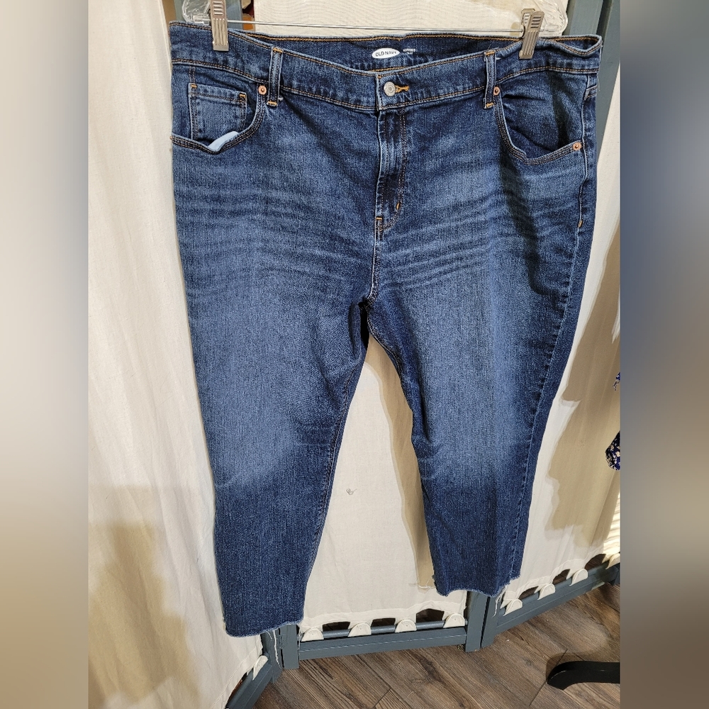 (4282) Old Navy, Boyfriend  mid rise,  Blue Jean,Capris Size 18,